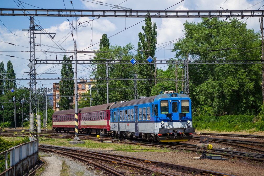 842 011-9