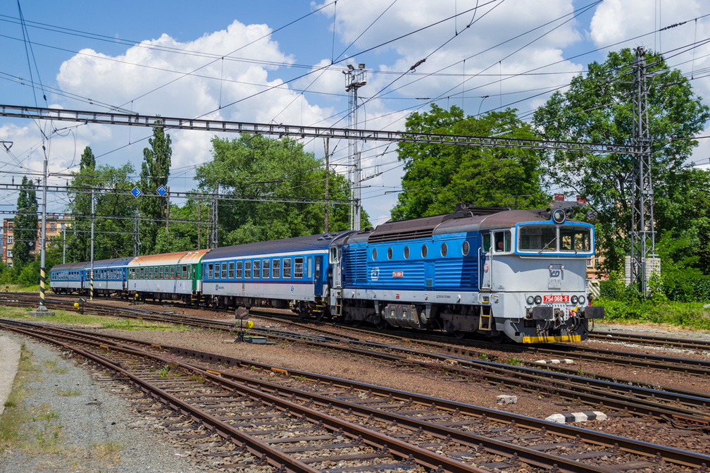 754 068-5