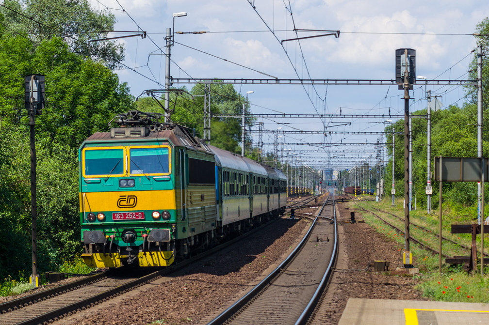 163 252-0