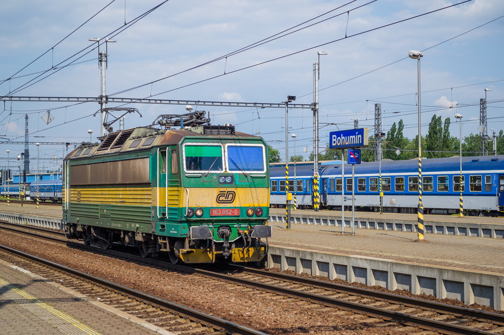 163 092-0