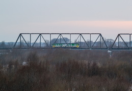 VT627 na moście w Wyszkowie