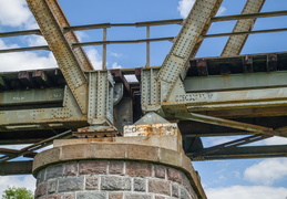 Przęsła mostu kolejowego w Wyszkowie